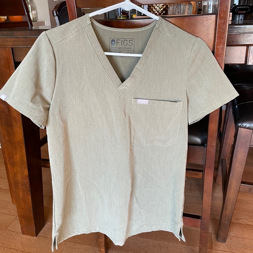 FIGS CATARINA One-pocket Scrub Top!